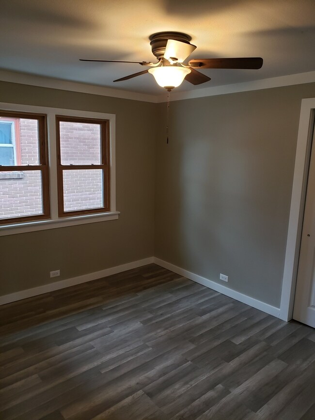 1733 Jenkinson Ct, Waukegan, IL 60085 - photo 6