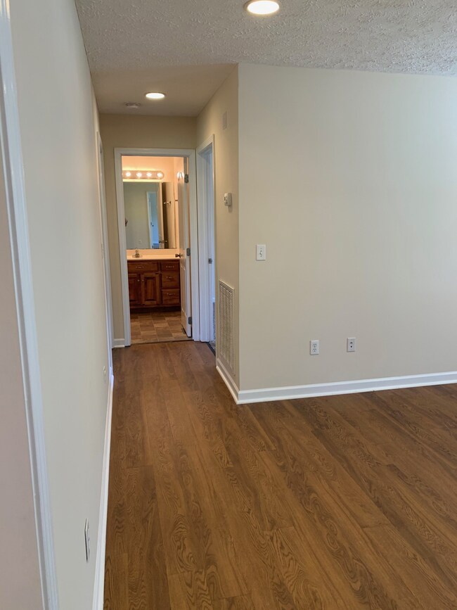 385 Forrestwood Dr, Manchester, TN 37355 - photo 3