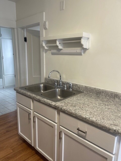 518 College Ave unit 2, Dekalb, IL 60115 - photo 7