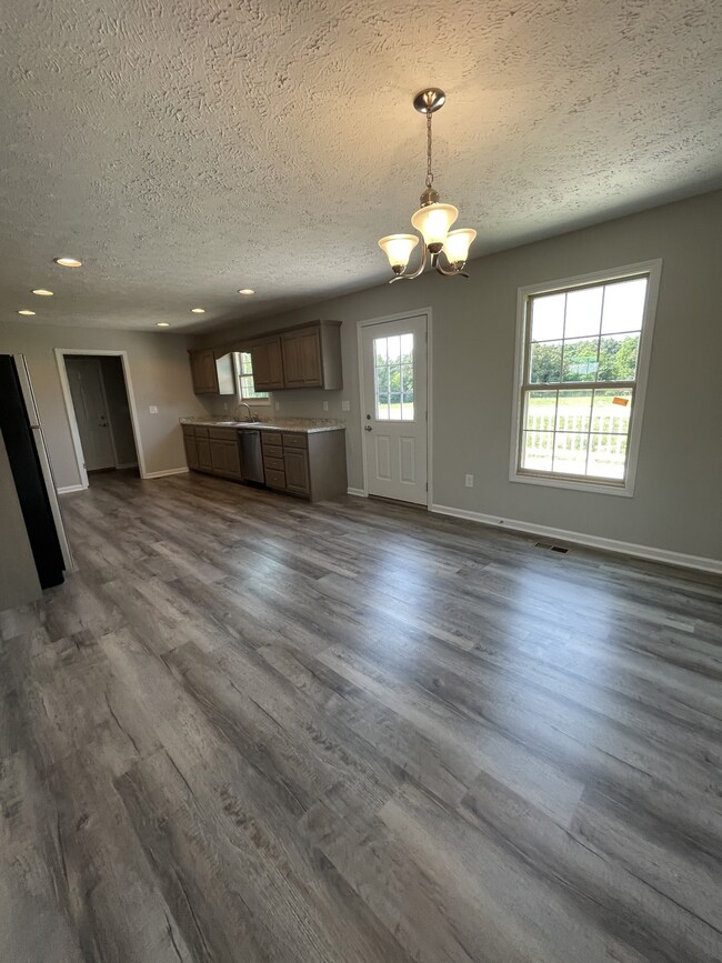 1065 Indian Springs Cir, Manchester, TN 37355 - photo 6