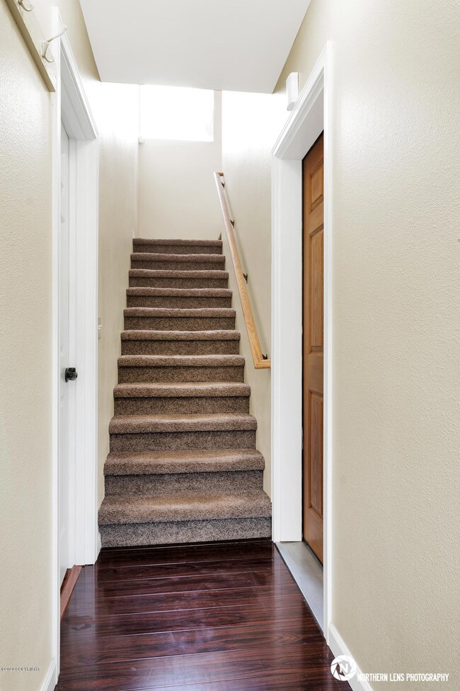 7_Hallway_Stairway