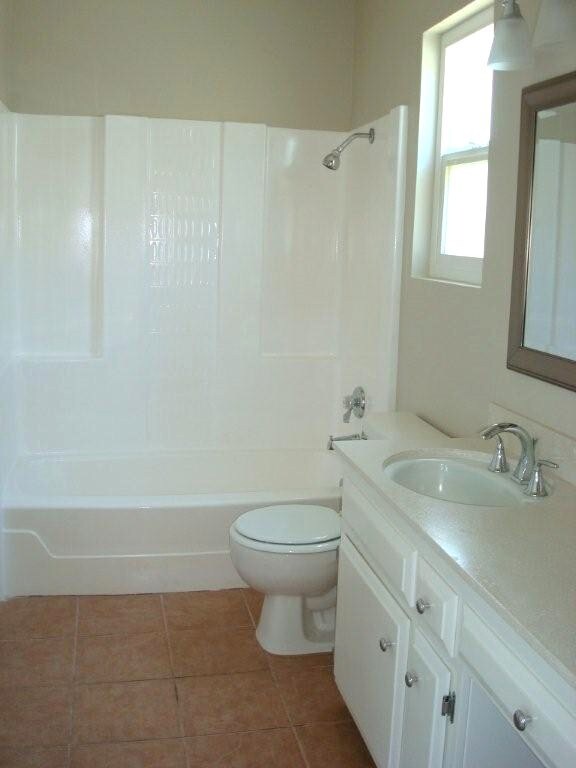 Unit A Upstairs Bath