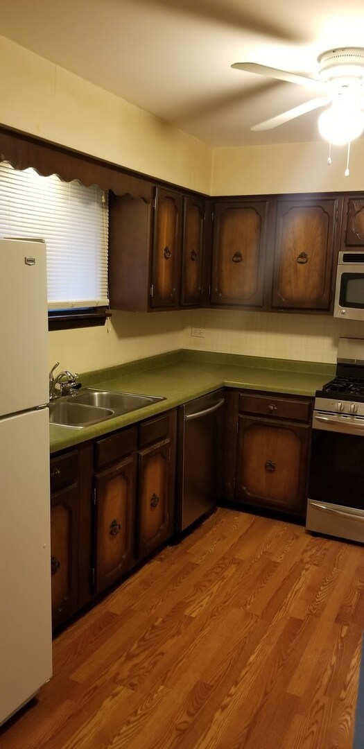 18105 Rockwell Ave, Homewood, IL 60430 - photo 2