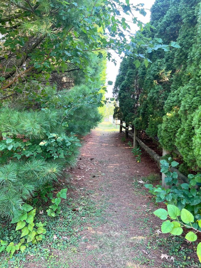 128 Ems D21 Ln, Syracuse, IN 46567 - photo 4