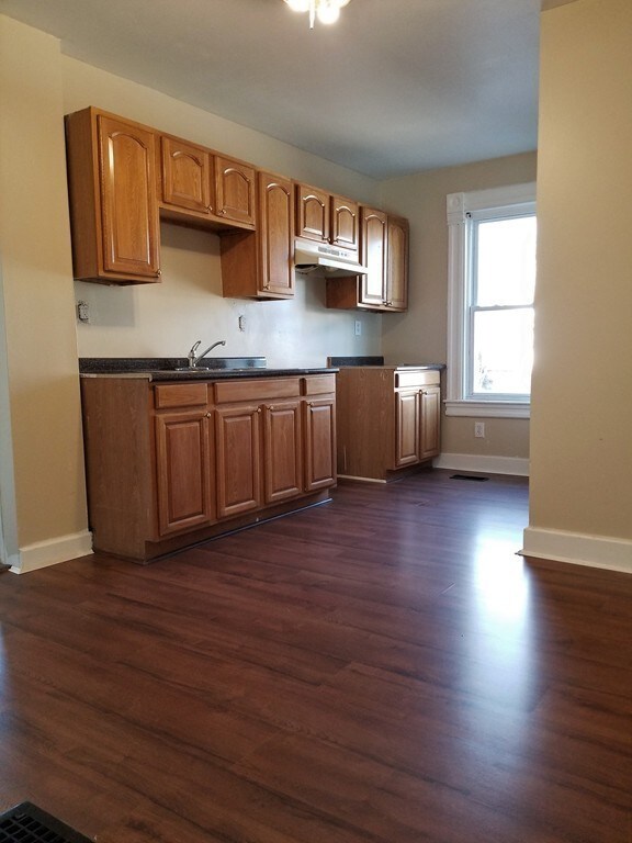 19 Merrick Ave, Springfield, MA 01109 - photo 7