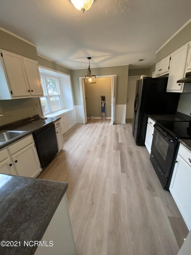 1013 Foscue Dr, Jacksonville, NC 28540 - photo 7