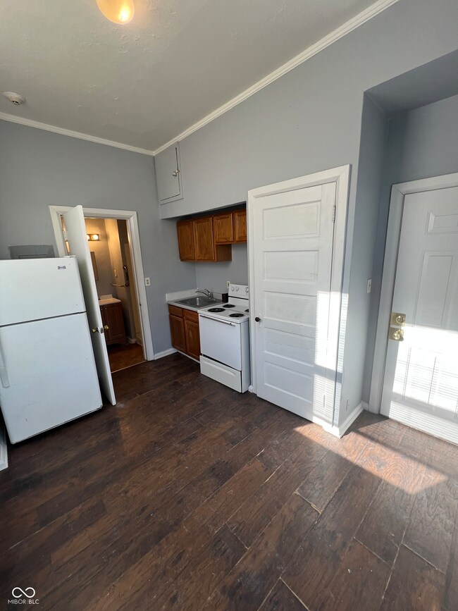 201 E Pike St unit 201, Crawfordsville, IN 47933 - photo 7