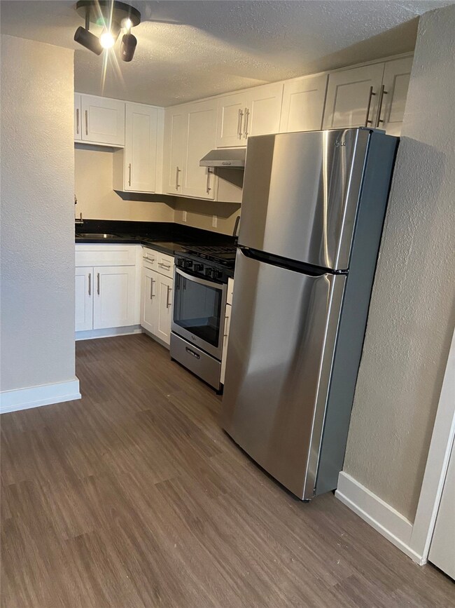 605 Enid St unit 3.5, Houston, TX 77009 - photo 2