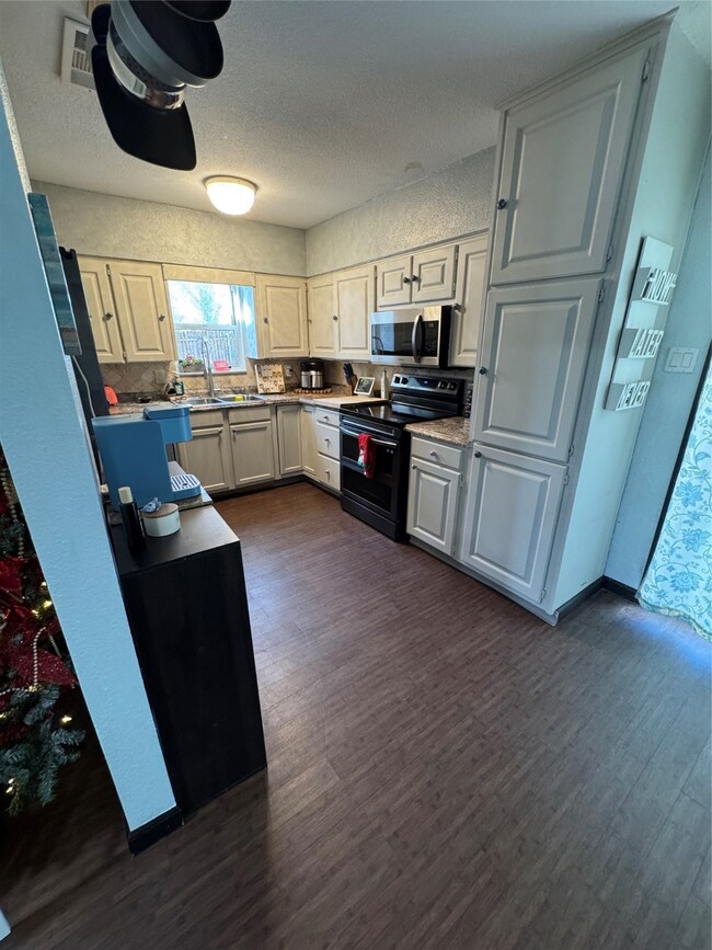 210 Davis Ranch Rd, Alvarado, TX 76009 - photo 6