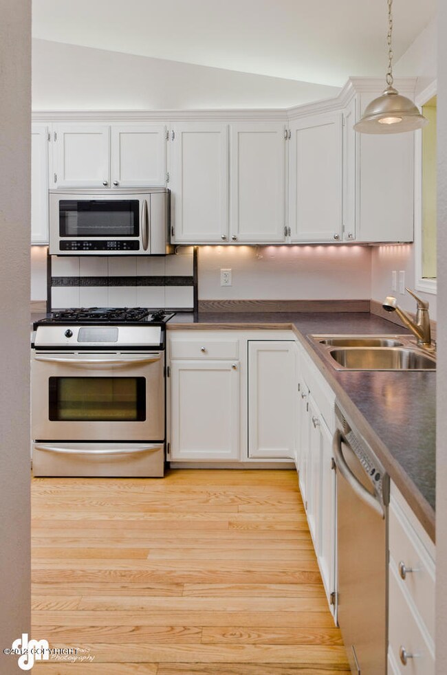 [photo 2189160] Kitchen 2
