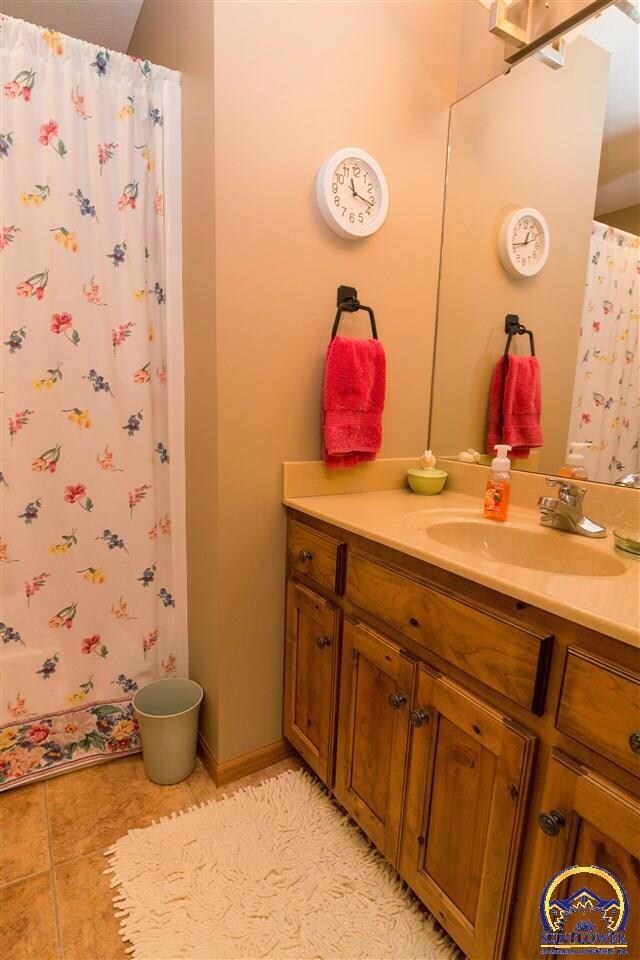 4023 SW Wanamaker Rd, Topeka, KS 66610 - photo 7