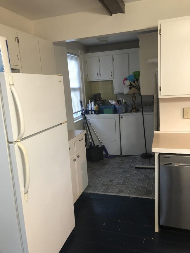 14 Exeter St, Newmarket, NH 03857 - photo 3