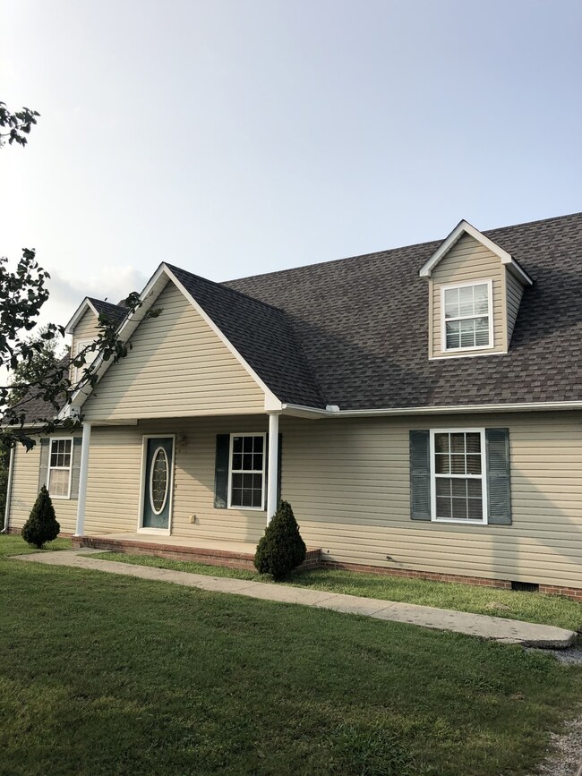 202 Ridgewood Ln, Shelbyville, TN 37160 - photo 2