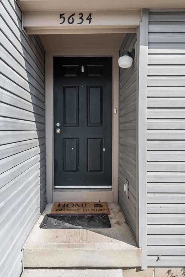 5634 Barney Ln 004 front door