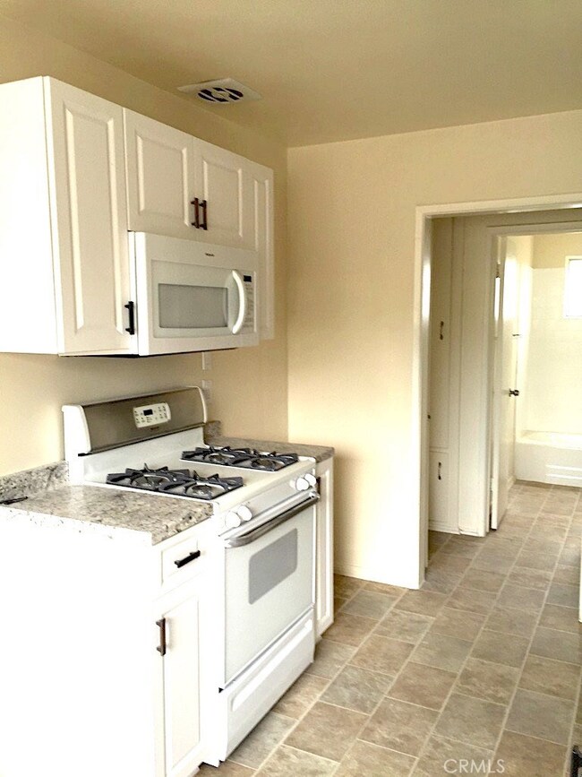 212 E 8th St unit B, Upland, CA 91786 - photo 4