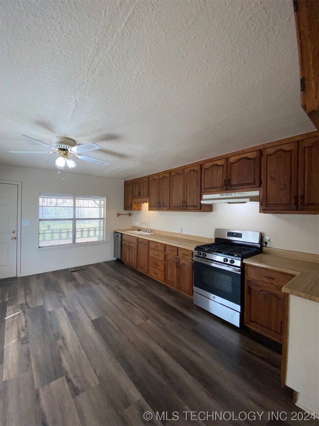 Country Kitchen With LVP Flooring