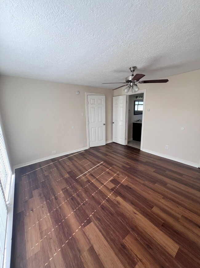 5606 Robertson St unit 3, Houston, TX 77009 - photo 3