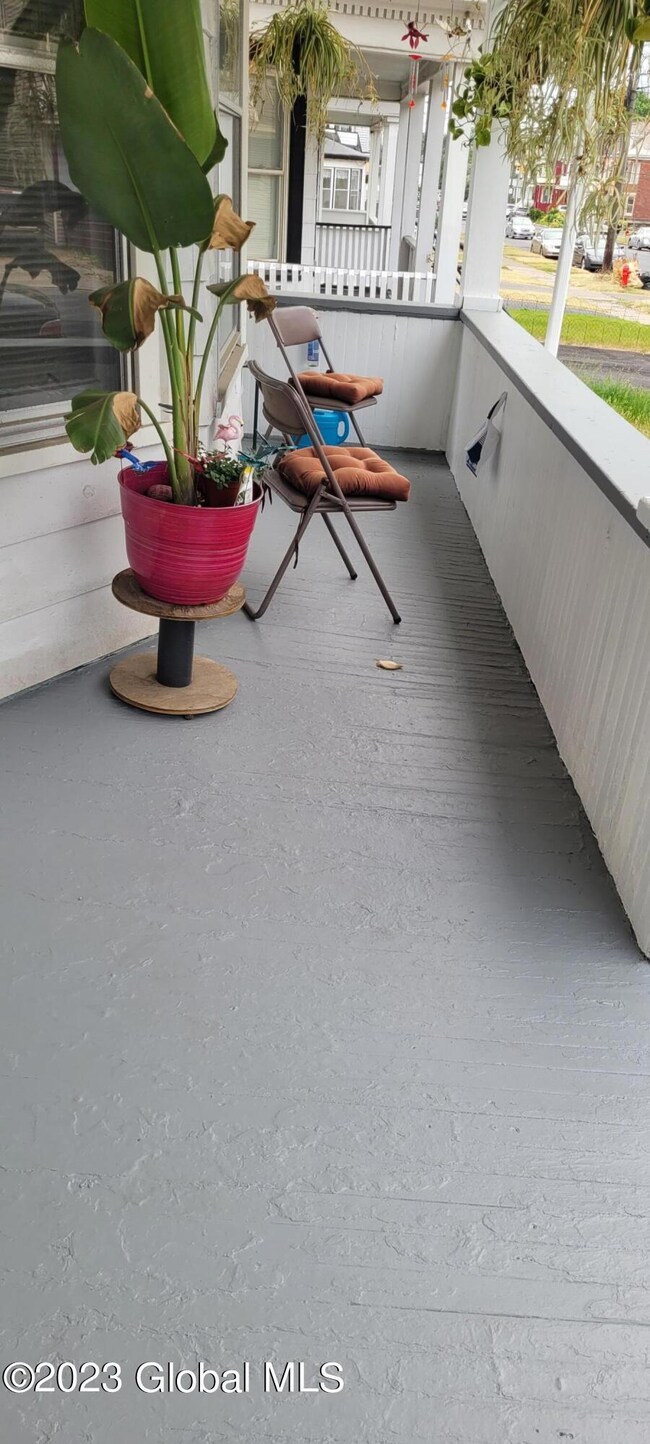 142 Mcclellan St, Schenectady, NY 12304 - photo 4