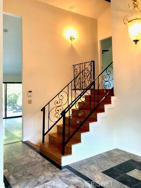 5253 Calderon Rd, Woodland Hills, CA 91364 - photo 2