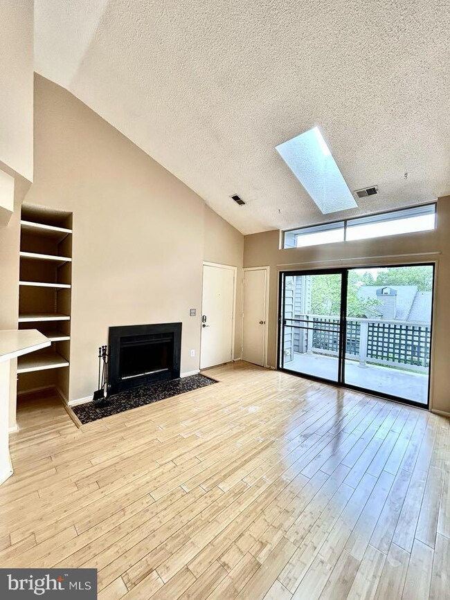 11739 Summerchase Cir, Reston, VA 20194 - photo 5