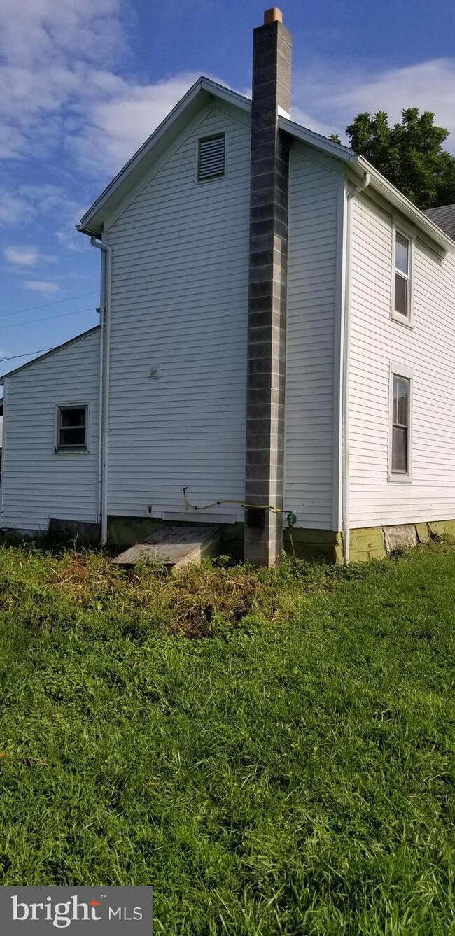 336 Hammond St, Great Cacapon, WV 25422 - photo 5