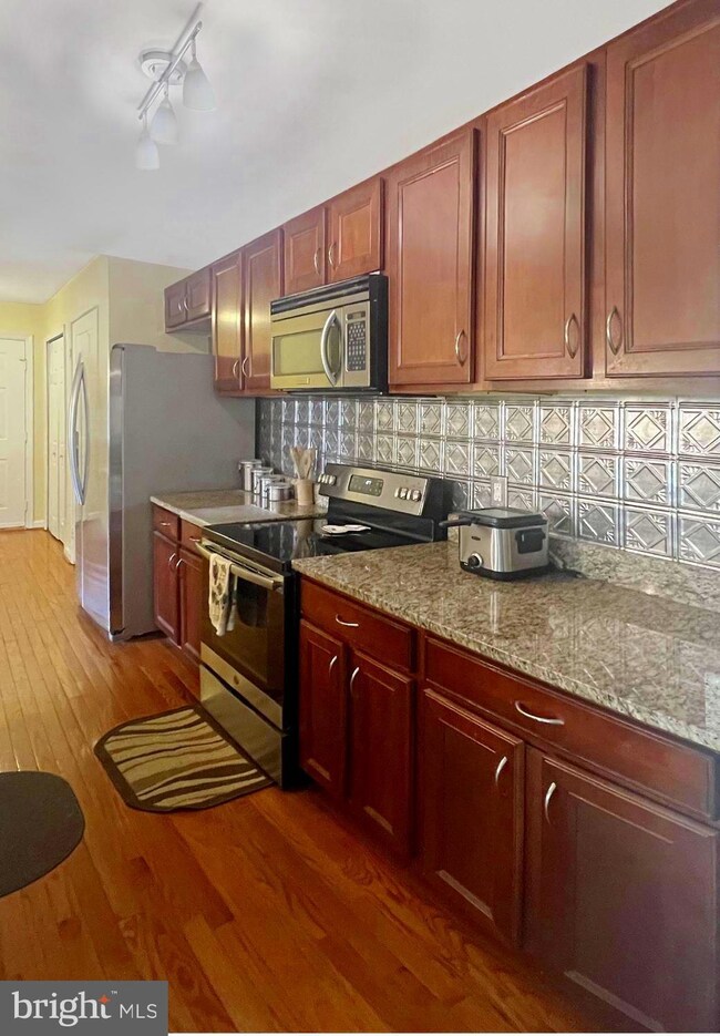 9716 Lake Pointe Ct unit 302, Upper Marlboro, MD 20774 - photo 3