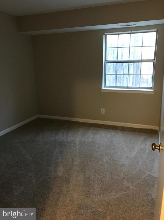 5827 Cove Landing Rd unit 102, Burke, VA 22015 - photo 6