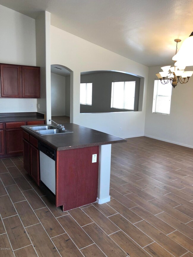 4821 kitchen1
