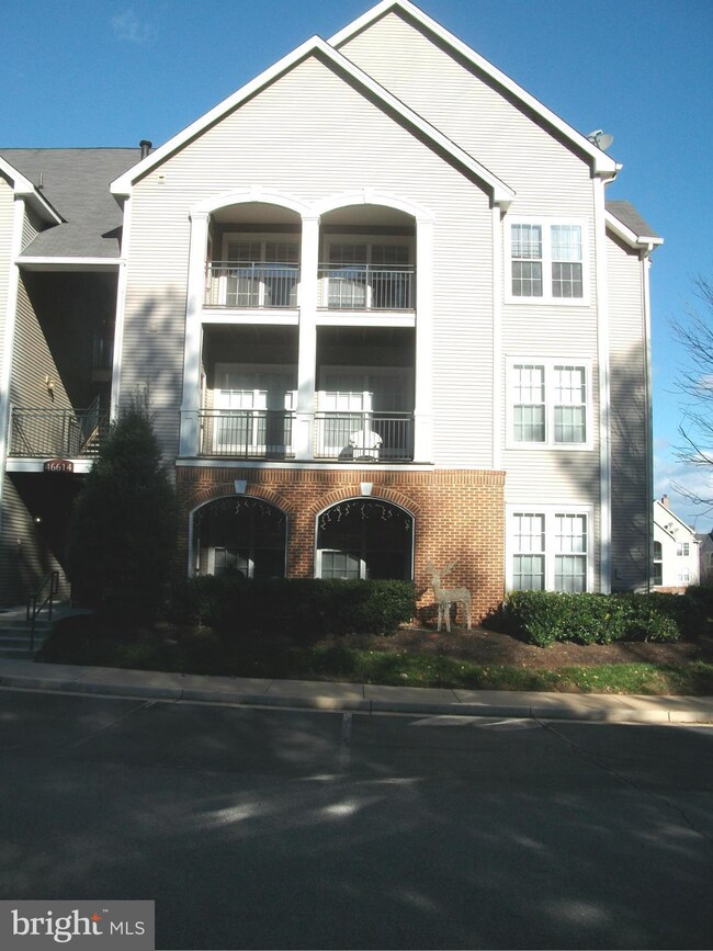 46614 Drysdale Terrace unit 303, Sterling, VA 20165 - photo 2