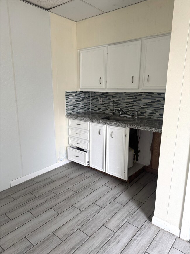 2323 Main St, Waller, TX 77484 - photo 6