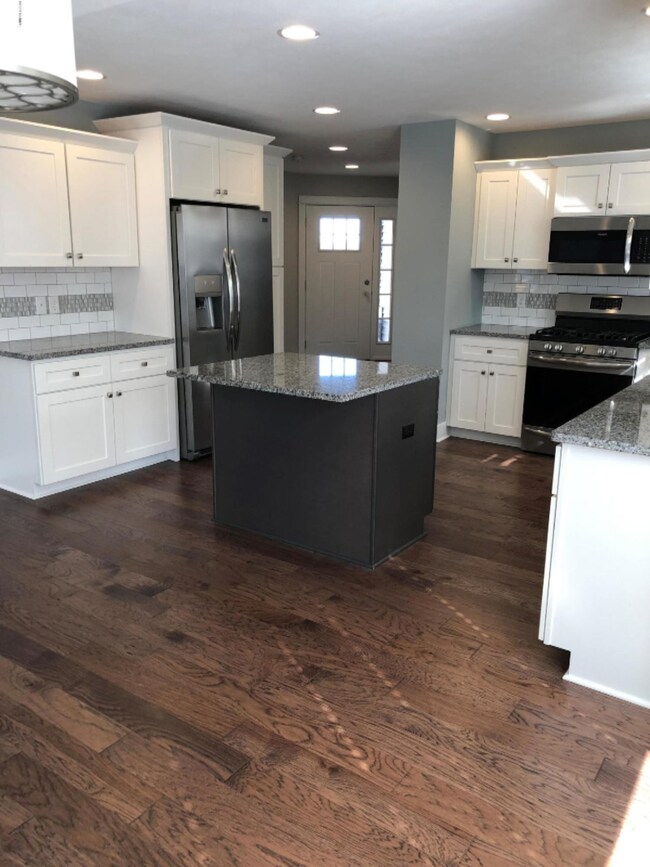 10203 Kitchen with applianes