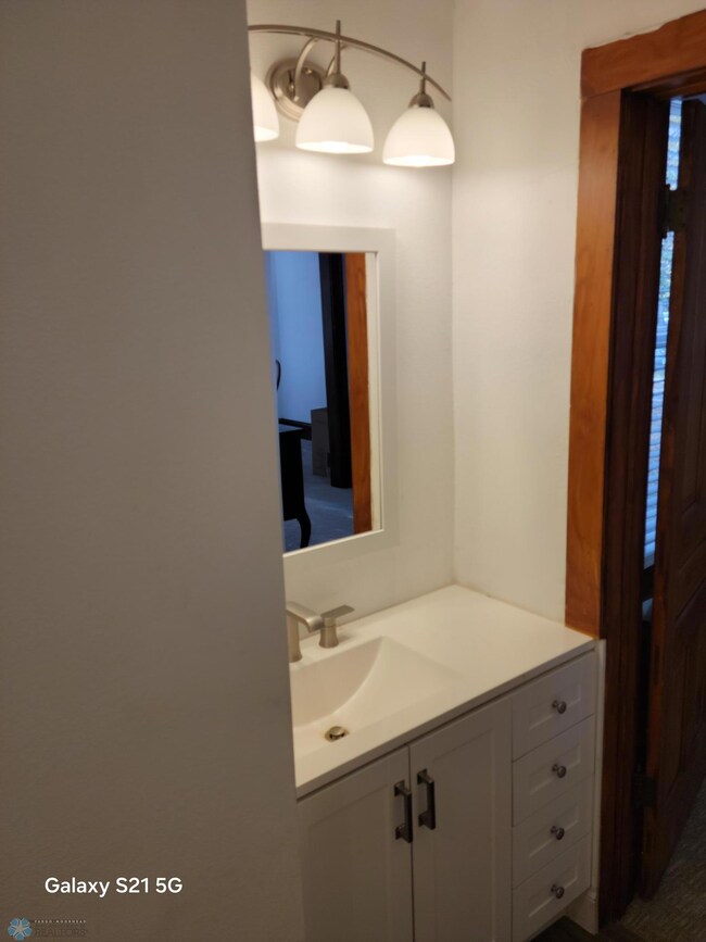 main floor bath.jpg