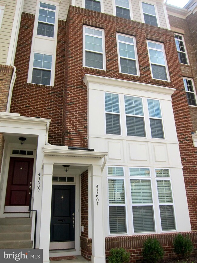 43609 Helmsdale Terrace unit 43609, Chantilly, VA 20152 - photo 2