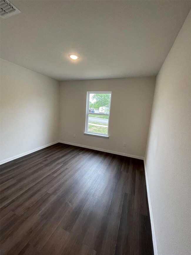 414 W Munson St, Denison, TX 75020 - photo 6