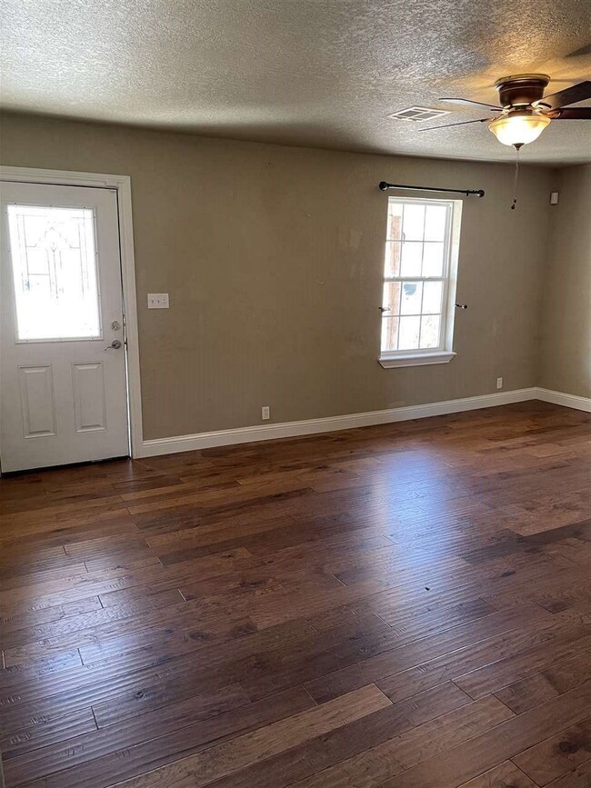 1105 W Chestnut Ave, Duncan, OK 73533 - photo 5