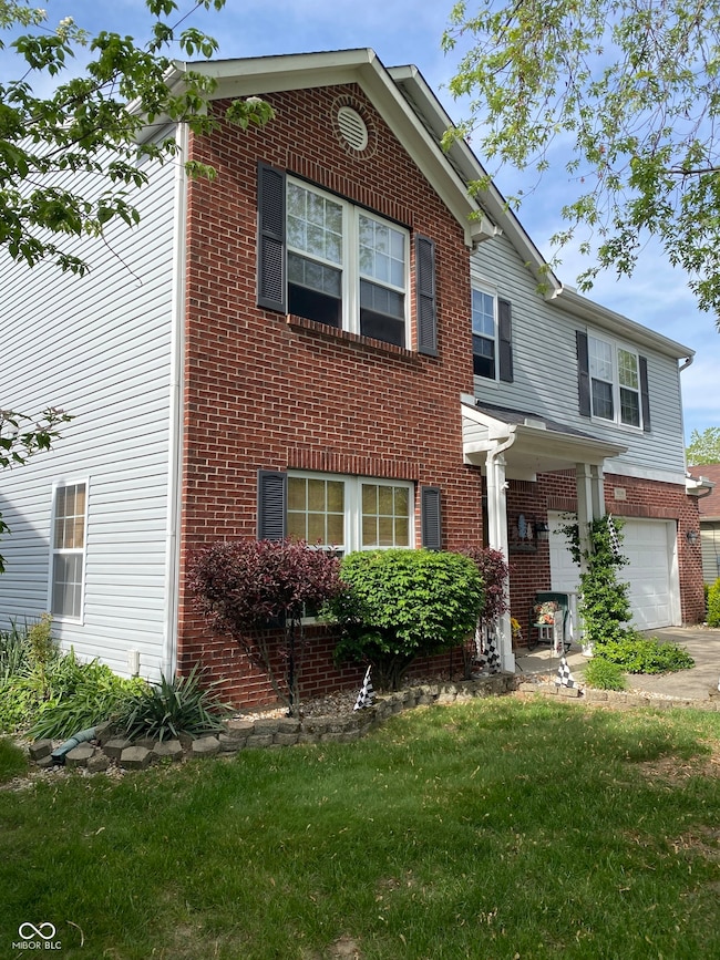 10190 Holly Berry Cir, Fishers, IN 46038 - photo 2