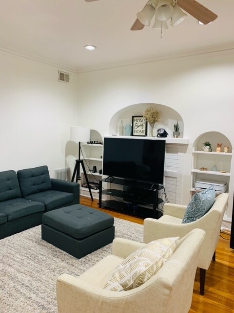 6022 N Washtenaw Ave, Chicago, IL 60659 - photo 3