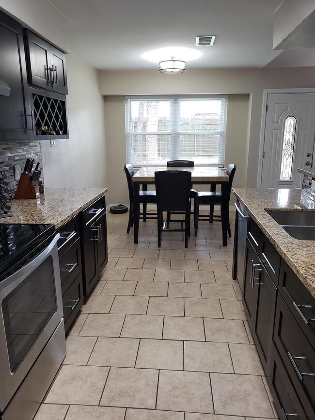 4210 Townes Forest Rd, Friendswood, TX 77546 - photo 7