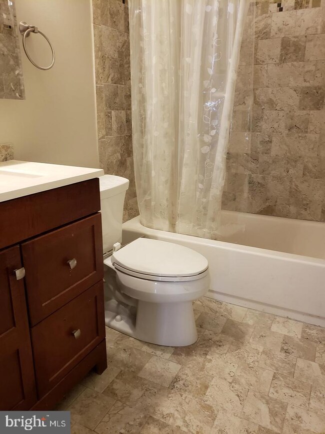 10722 West Dr unit 304, Fairfax, VA 22030 - photo 4