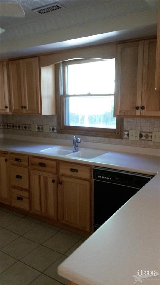 Stainless steel dual sink, garbage disposal.