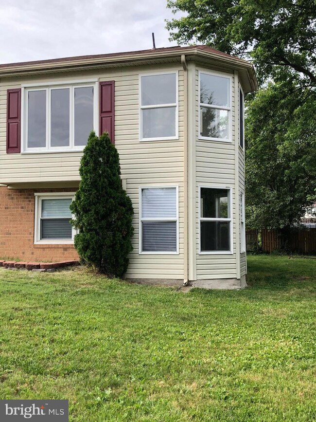 12515 Macduff Dr, Fort Washington, MD 20744 - photo 2