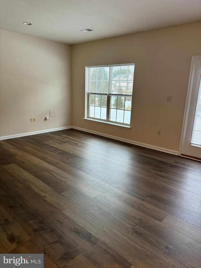 2041 Clinton Ave, Chambersburg, PA 17201 - photo 5