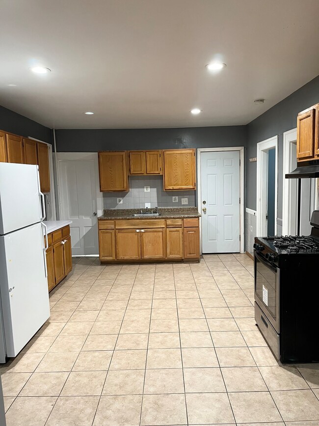 60 S Whitney St unit 1, Hartford, CT 06106 - photo 3