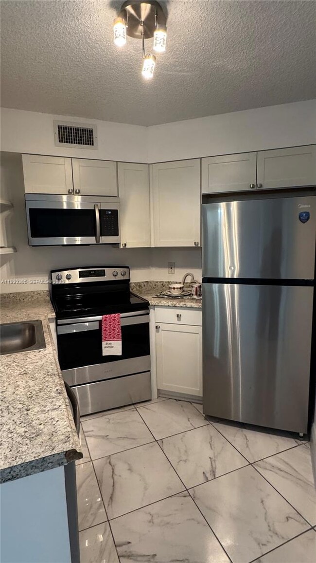 212 Lake Pointe Dr unit 102, Oakland Park, FL 33309 - photo 4