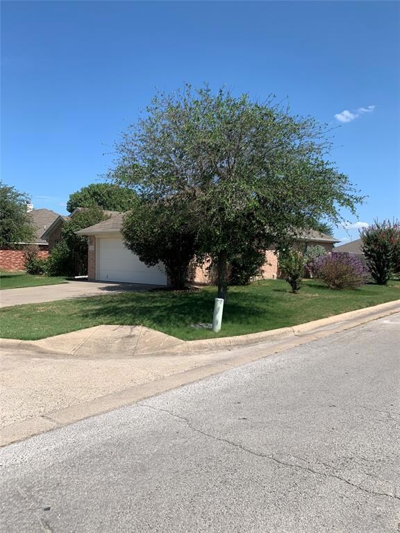 225 Rose Ave, Cleburne, TX 76033 - photo 3