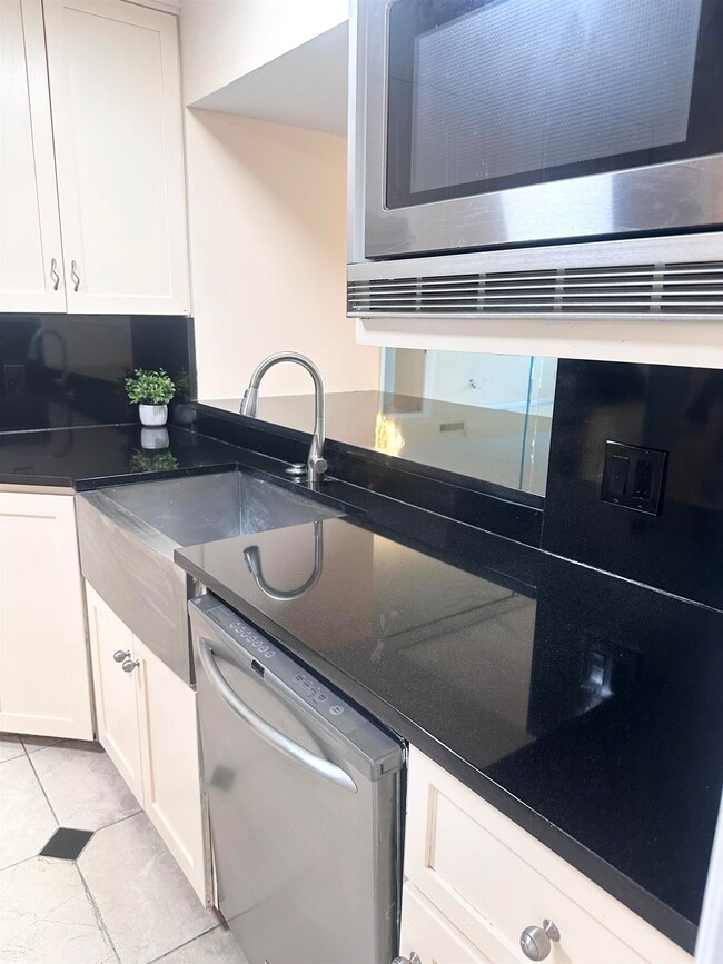 Waterford Plaza unit 506, Memphis, TN 38103 - photo 3