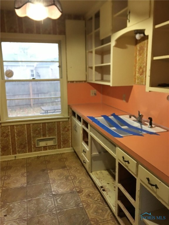 3750 Sherbrooke Rd, Toledo, OH 43613 - photo 6