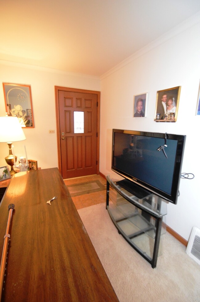 2117 Portsmouth Ave, Westchester, IL 60154 - photo 3