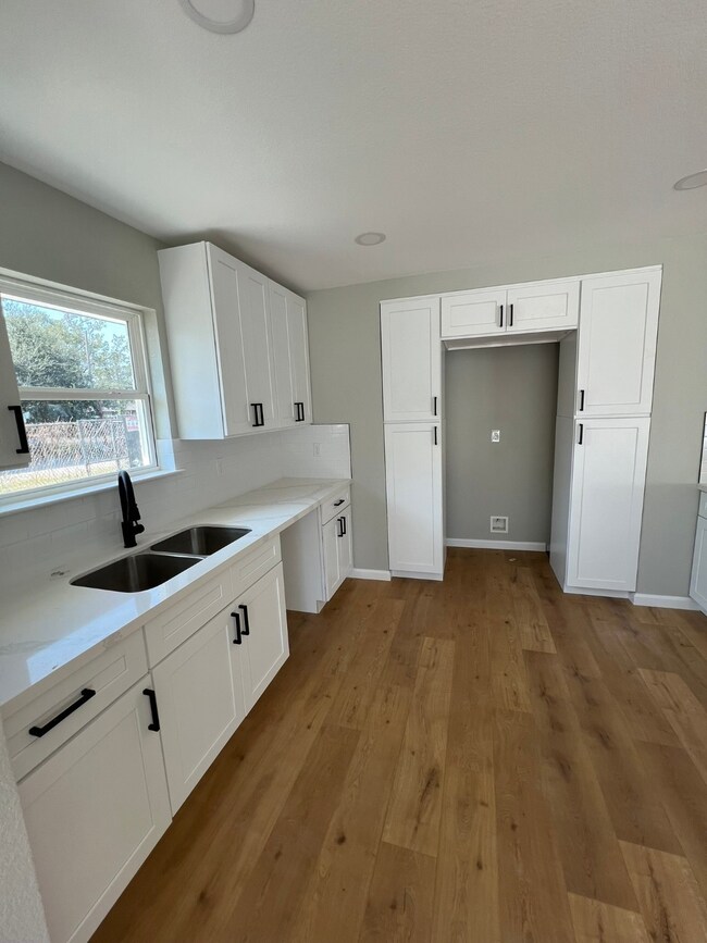 10310 Wicklowe St, Houston, TX 77016 - photo 7