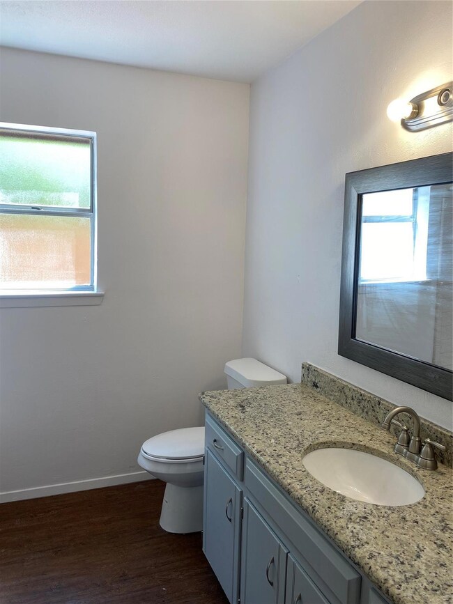 10 Brookhollow Cir, Gainesville, TX 76240 - photo 5